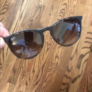 RAY-BAN Tortoise frame with a brown gradient lens